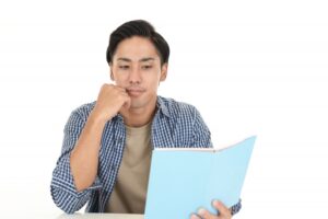 考える男性