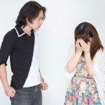 喧嘩して泣く女性